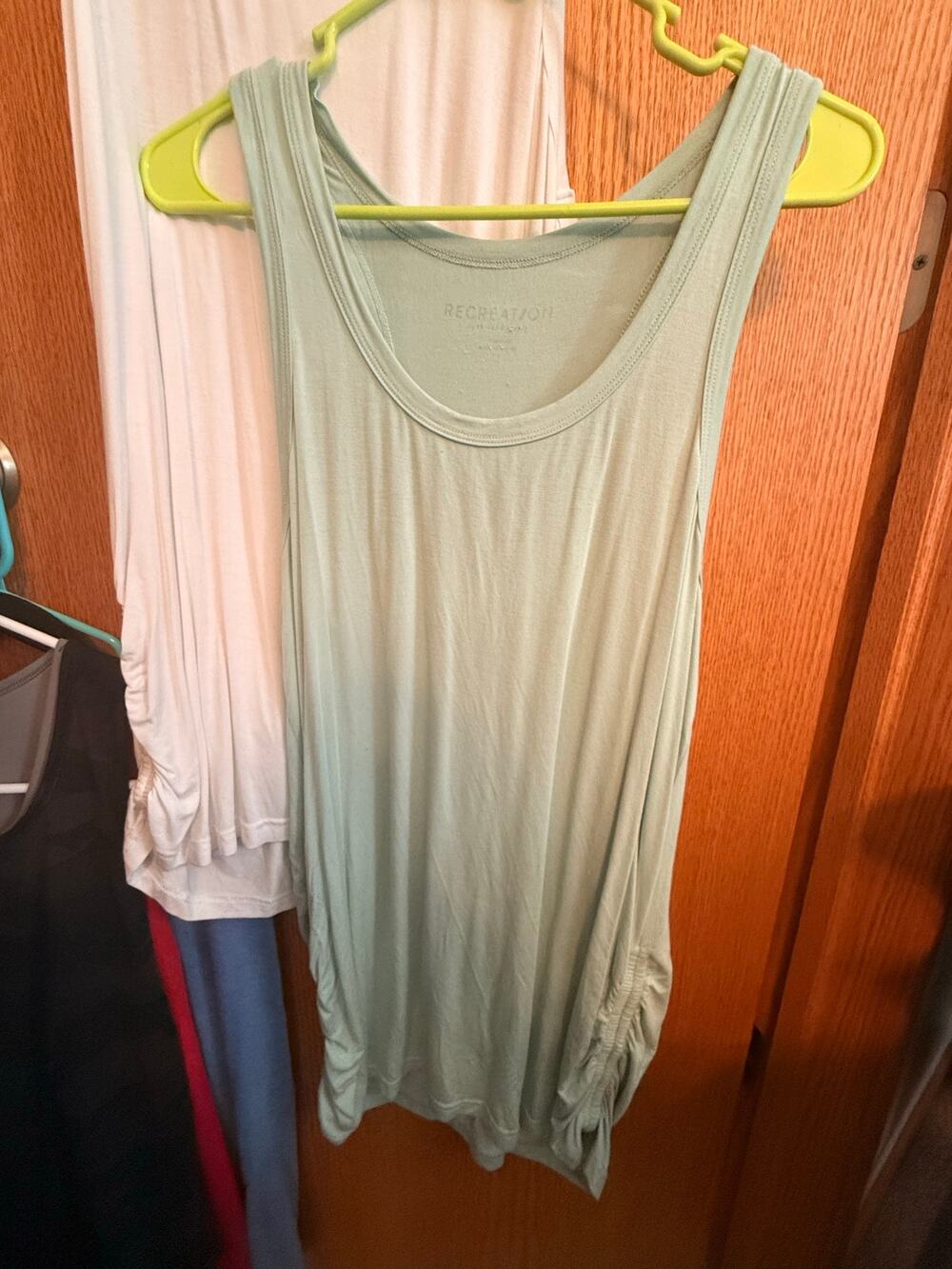 Recreation Women’s Size Medium Long Tank with cinched side